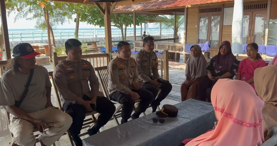Kapolsek Kepulauan Seribu Selatan Gelar Jaga Jakarta On The Spot dan Minggu Peduli di Pulau Tidung, Bagikan Sembako serta Sosialisasikan Layanan Polisi 110