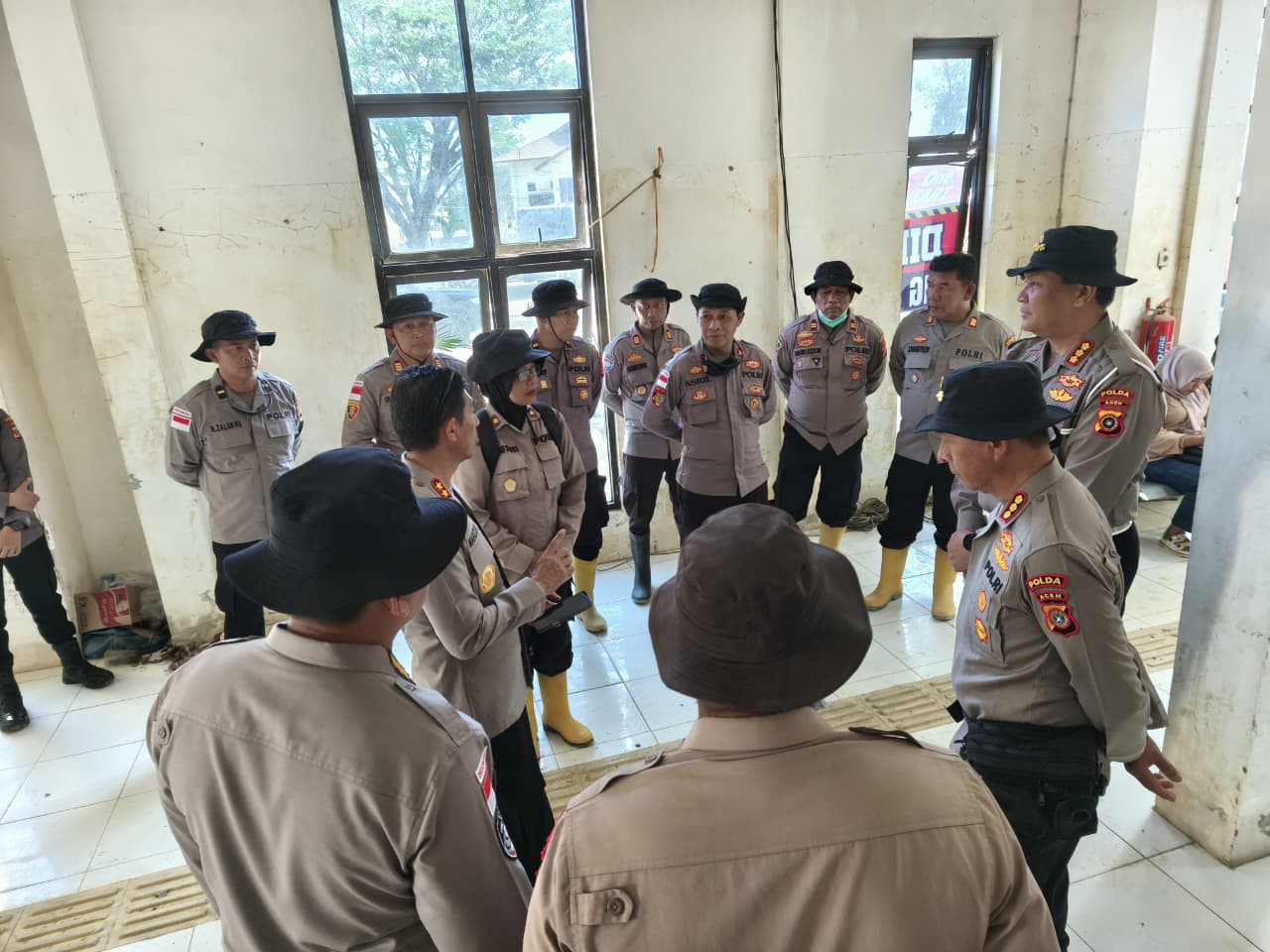 Tinjau langsung Pelayanan Pascabanjir, Kapolda Aceh Pastikan Masyarakat Terlayani Optimal
