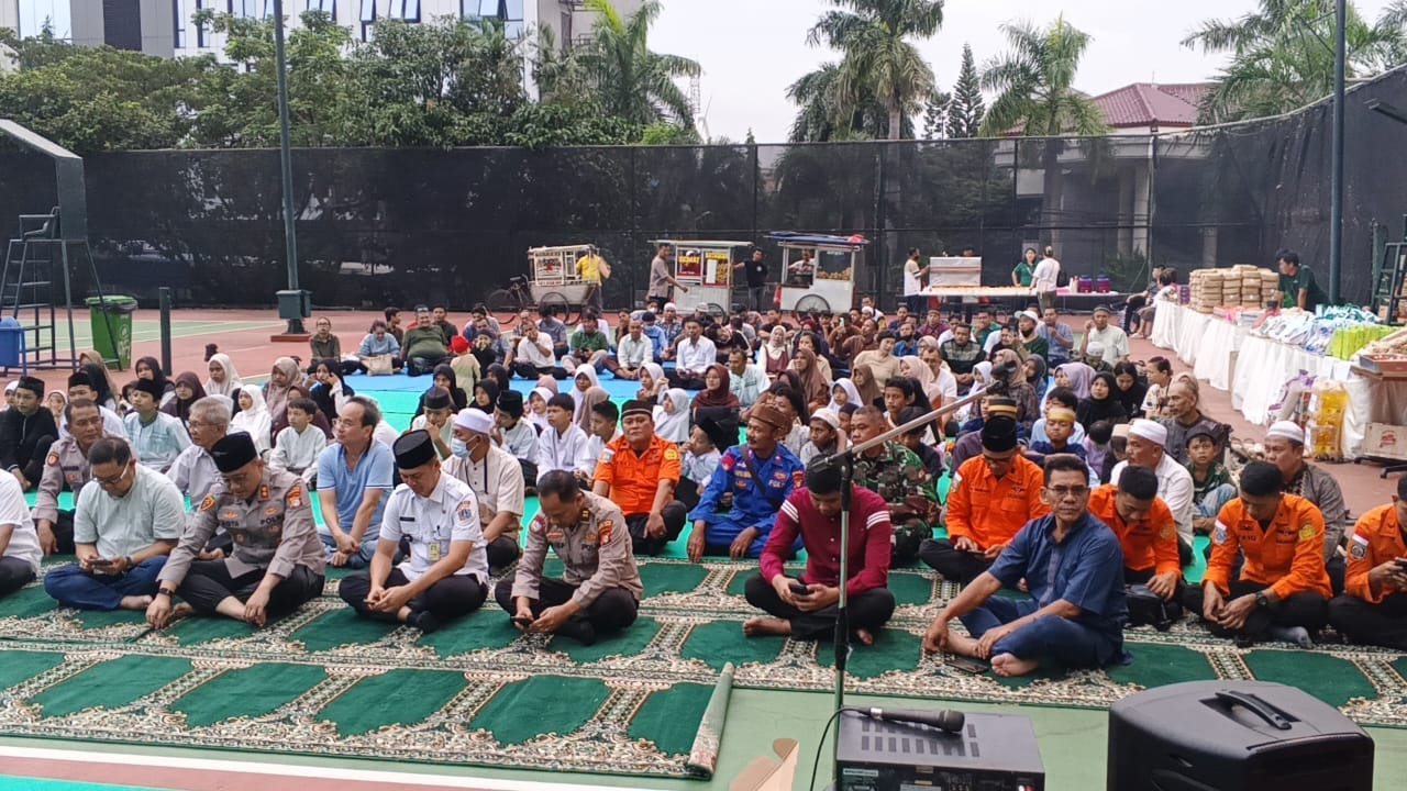 Kapolsek  Metro Penjaringan Hadiri Buka Puasa Bersama Warga Menara Marina, Perkuat Sinergi Keamanan Lingkungan