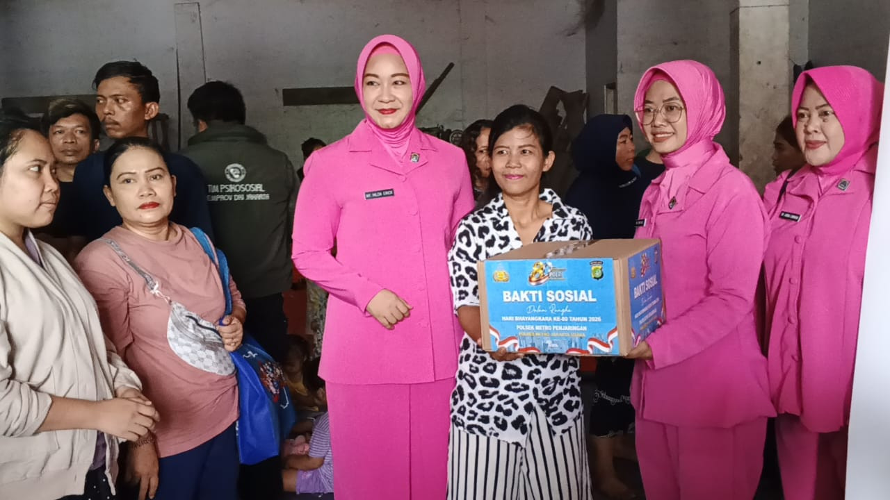 Polri Hadir Ditengah Duka, Kapolres Metro Jakarta Utara Salurkan Bantuan Untuk Korban Kebakaran di Penjaringan