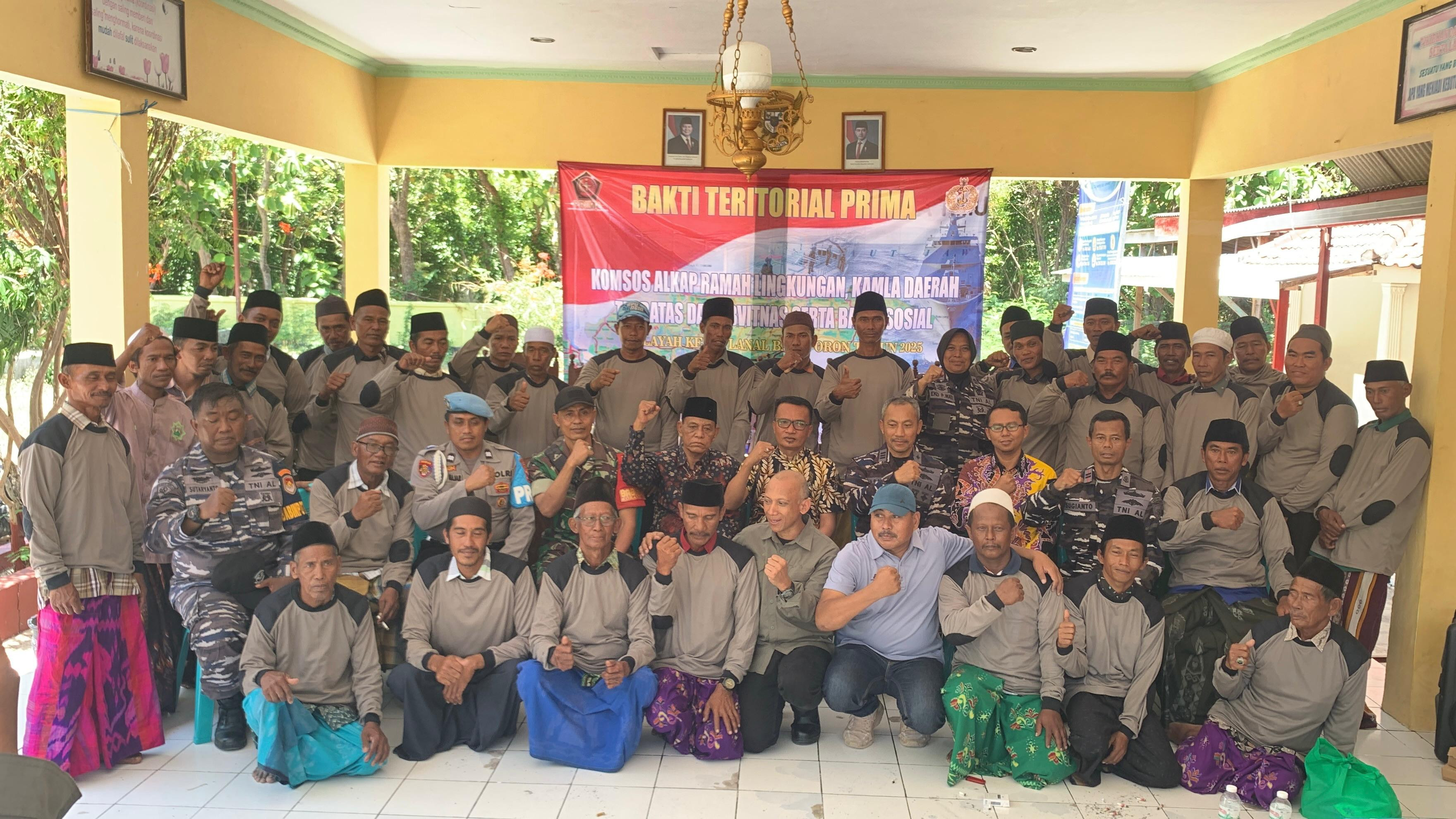 Lanal Batuporon Laksanakan Sosialisasi dan Bakti Sosial di Pulau Gili Genteng