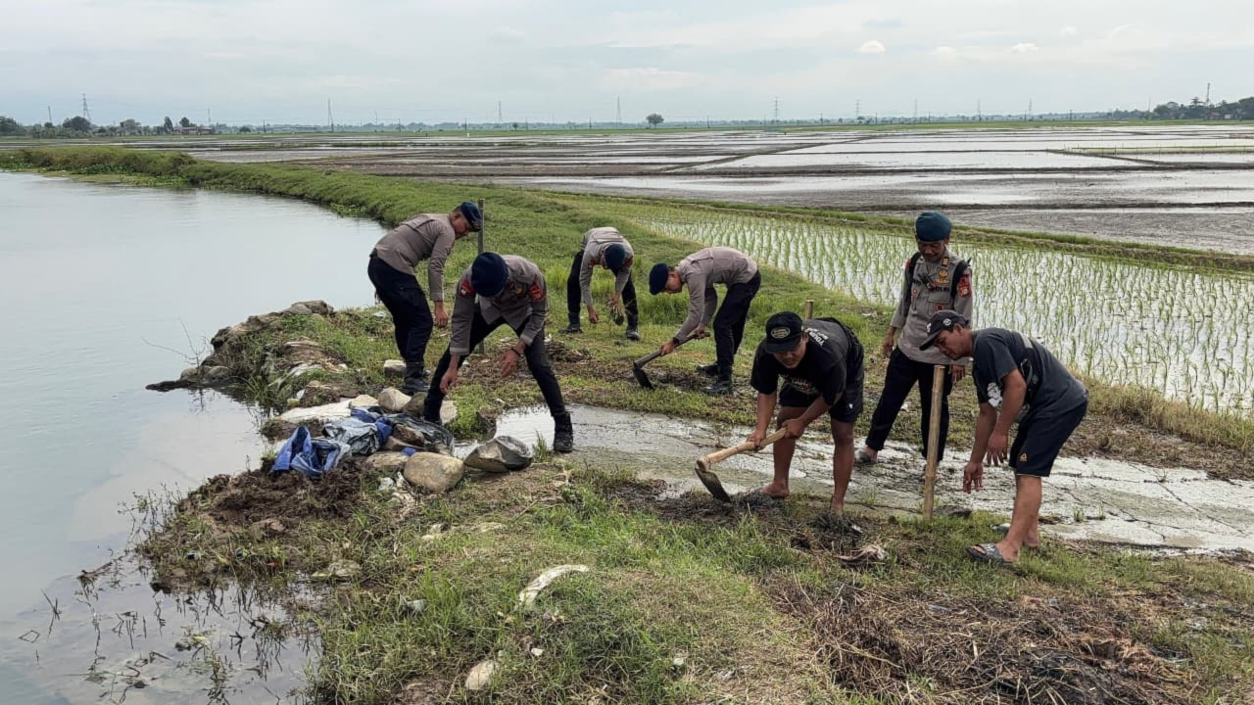Brimob Polda Metro Jaya Mulai Progres Pembangunan Jembatan Presisi di Pebayuran