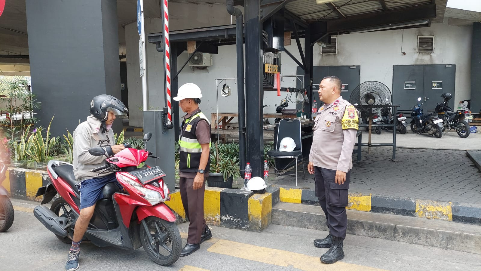 Cegah Curat dan Curas, Bhabinkamtibmas Medansatria Gelar Patroli Rutin di Kawasan Logos