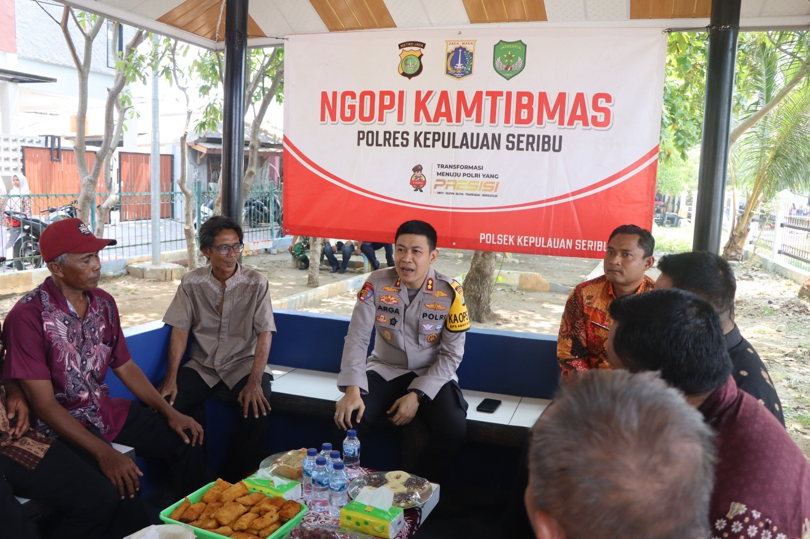 Kapolres Kepulauan Seribu Gelar “Ngopi Kamtibmas” di Pulau Harapan, Ajak Warga Jaga Jakarta dan Galakkan Siskamling