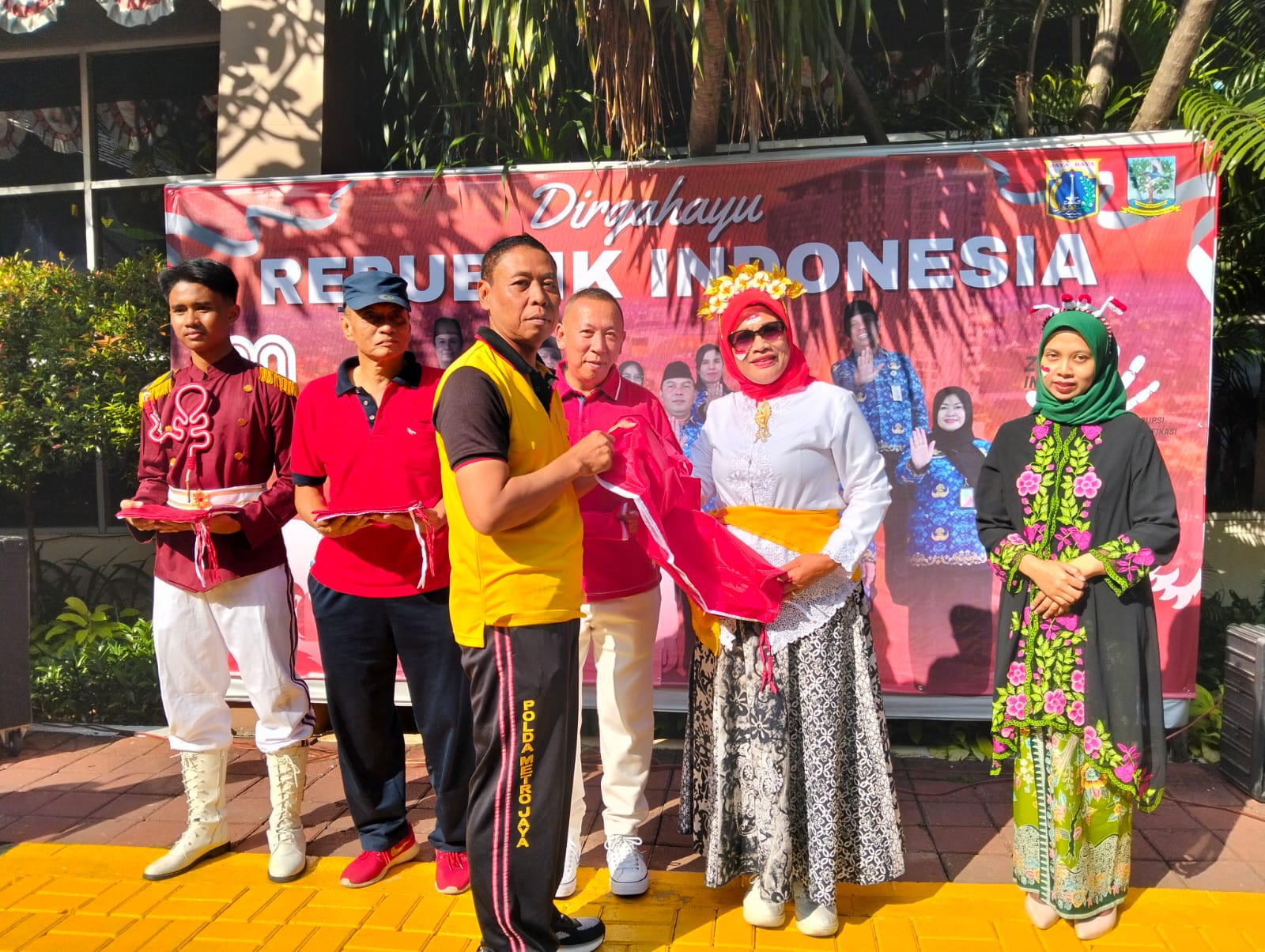 Polsek dan Kecamatan Kelapa Gading Gelar Olahraga Bersama Sambut HUT ke-80 RI