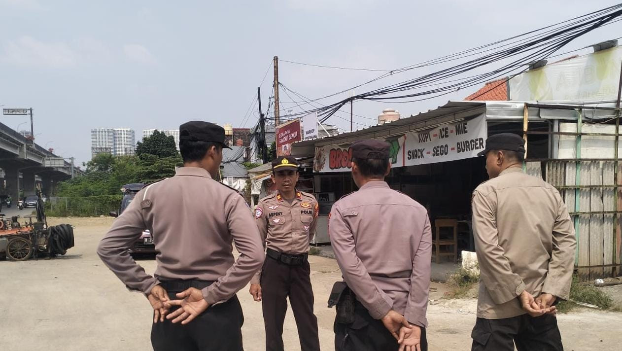 Pembatasan dan Penyekatan Massa di Gerbang Tol Jakasampurna