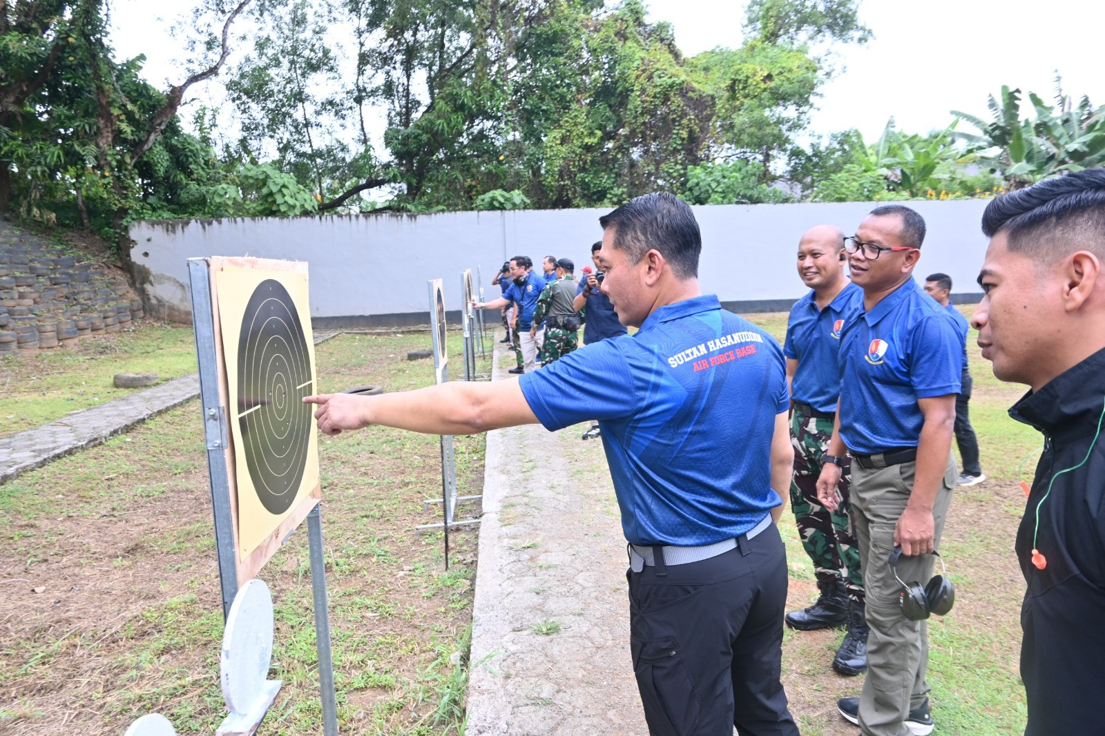 Pererat Sinergitas, Lanud Sultan Hasanuddin Gelar Coffee Morning dan Latihan Menembak Eksekutif Bersama Forkopimda