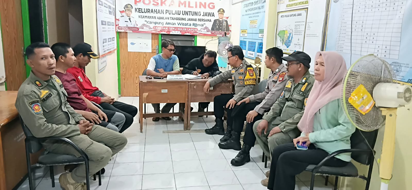 Patroli Malam Polsek Kepulauan Seribu Selatan, Polisi Ajak Warga Manfaatkan Layanan Polisi 110