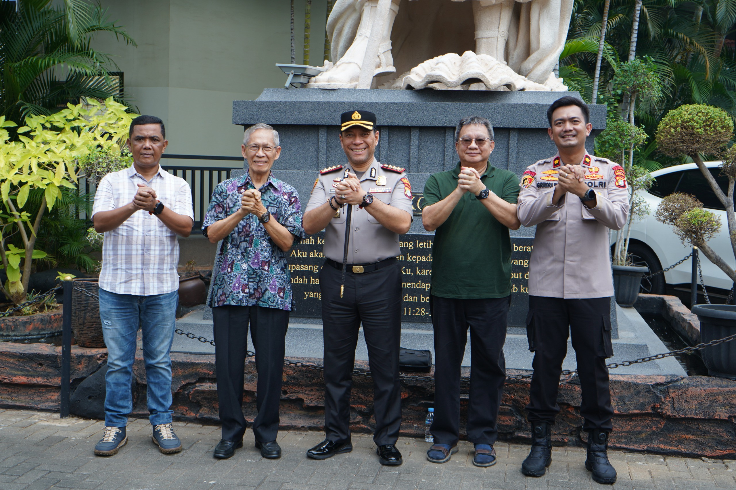 Kapolres Metro Jakarta Utara Sambangi Gereja St. Yakobus di Kelapa Gading, Perkuat Toleransi dan Keamanan Wilayah