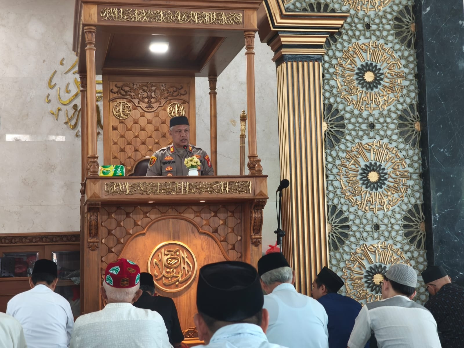 Sholat Jum'at Keliling, Kapolsek Bekasi Barat Sampaikan Himbauan Kamtibmas di Masjid Daarul Falah