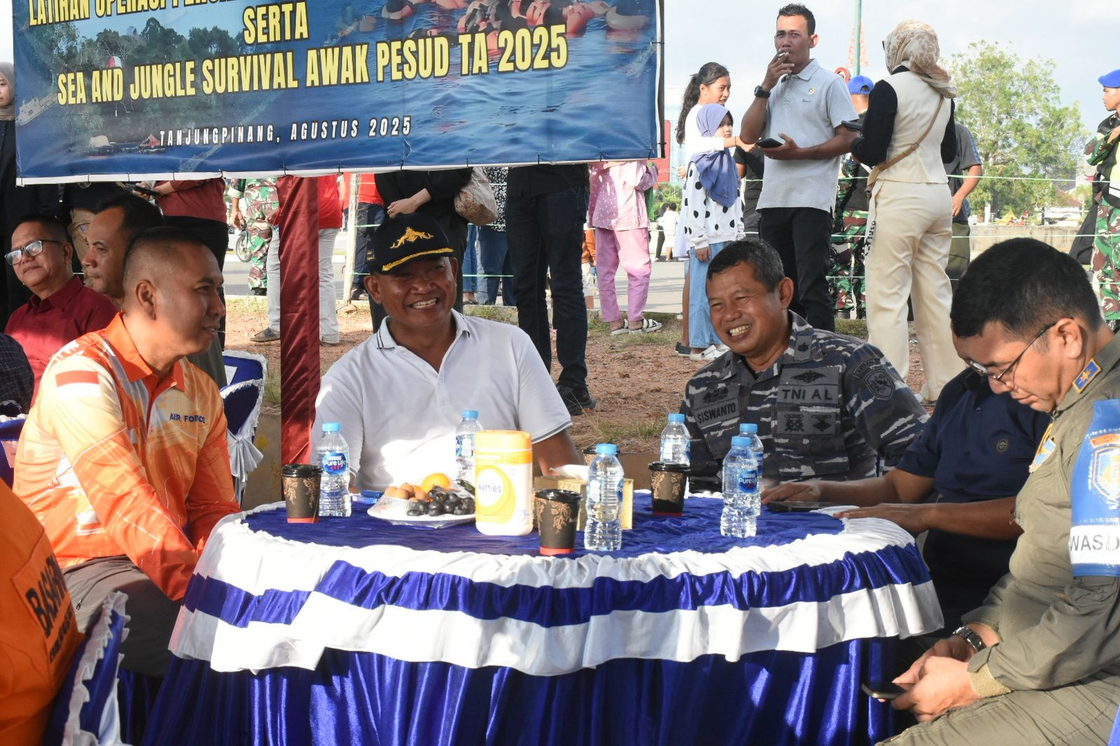 Simulasi Latihan Operasi Pencarian dan Penyelamatan Pesawat serta Sea and Jungle Survival