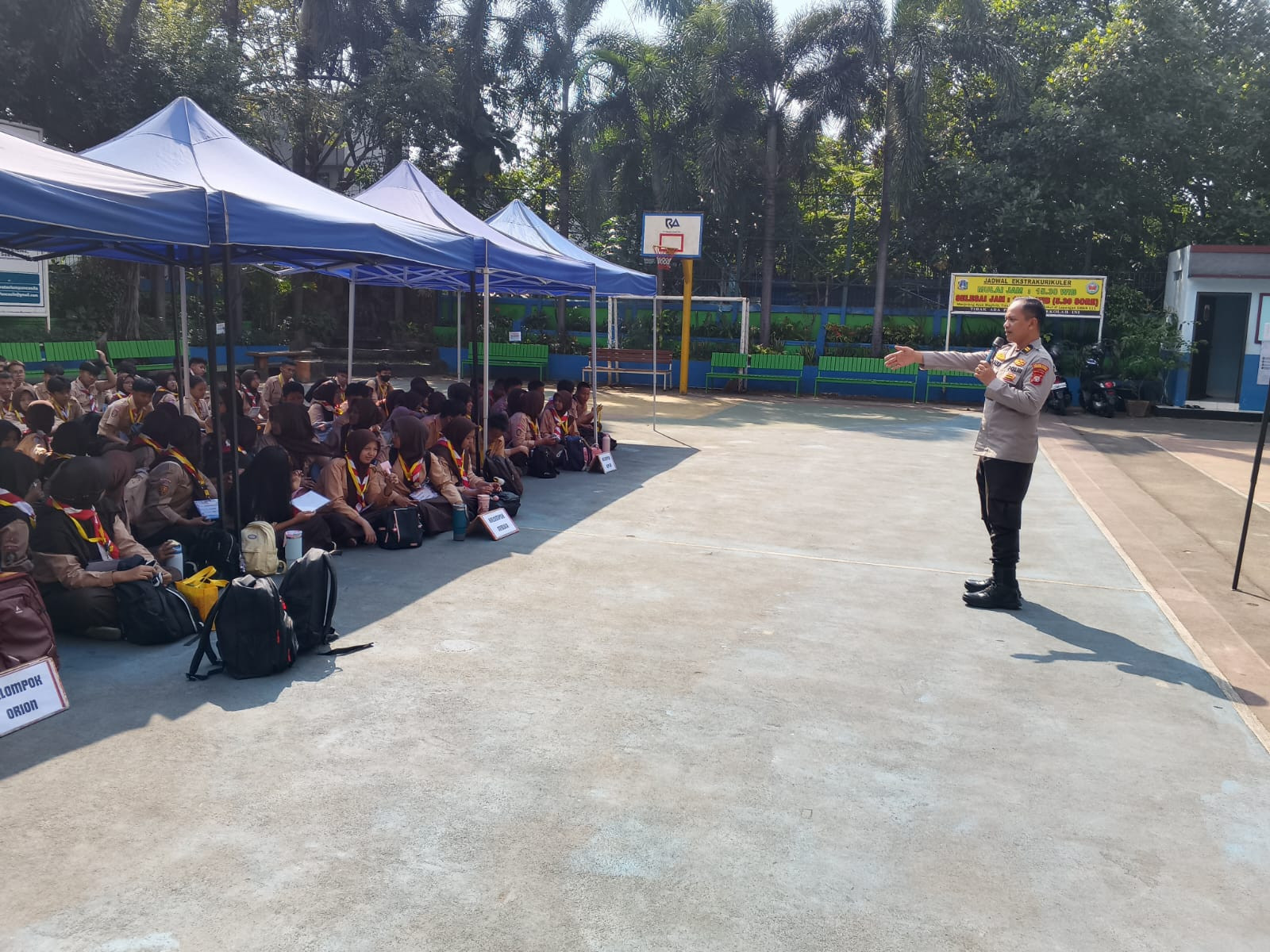 MPLS Polsek Metro Penjaringan di SMAN 111, Edukasi Ajak Siswa Tolak Tawuran, Bullying, dan Narkoba