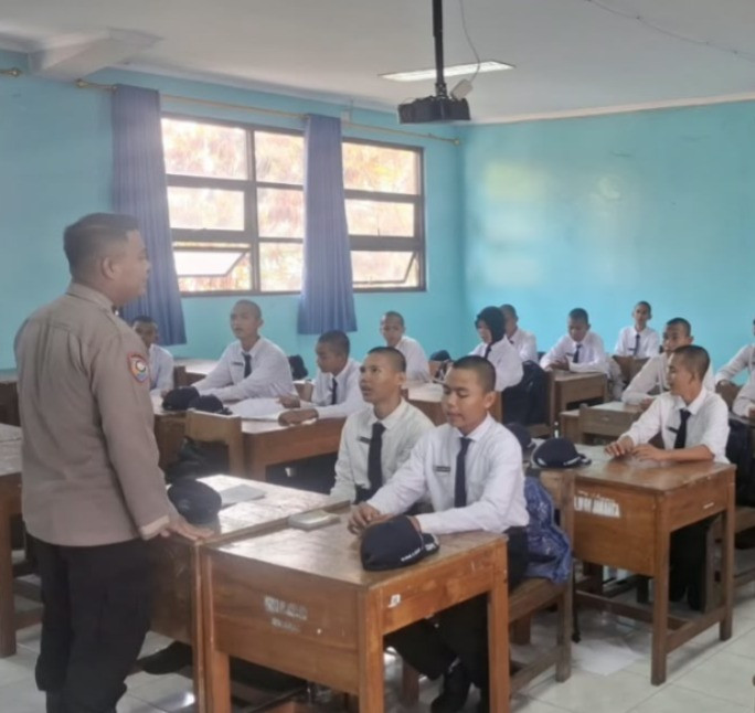 Polres Kepulauan Seribu Sambangi Sekolah dalam Program Bapak Asuh Polri, Perkuat Kepedulian terhadap Pelajar