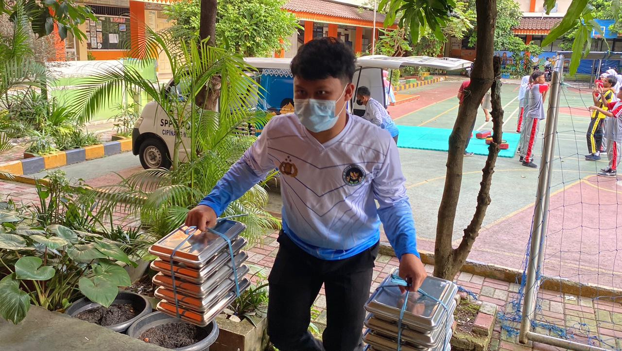 SPPG Cipinang Polres Kepulauan Seribu Resmi Beroperasi, MBG Pertama Meluncur ke SLB Negeri 7 Jakarta