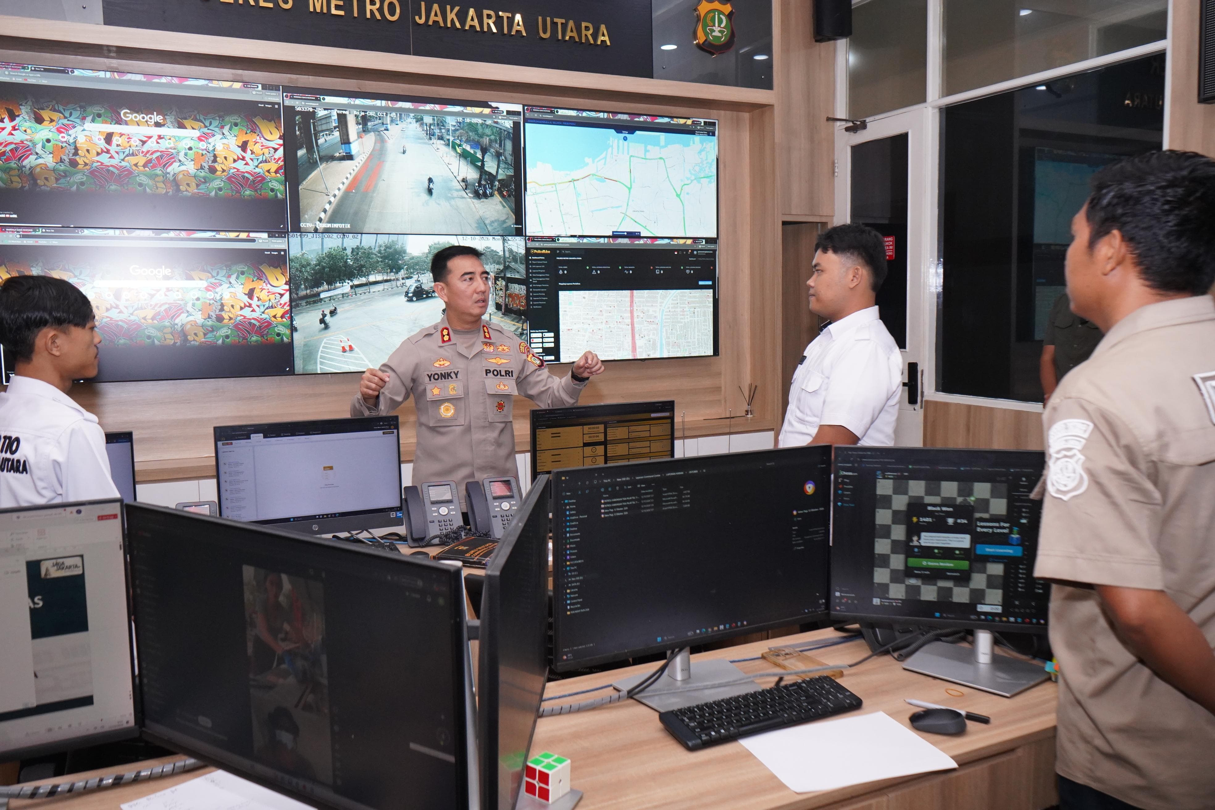 Pantau Kamtibmas Secara Real-Time, Polres Metro Jakut Optimalkan Command Center