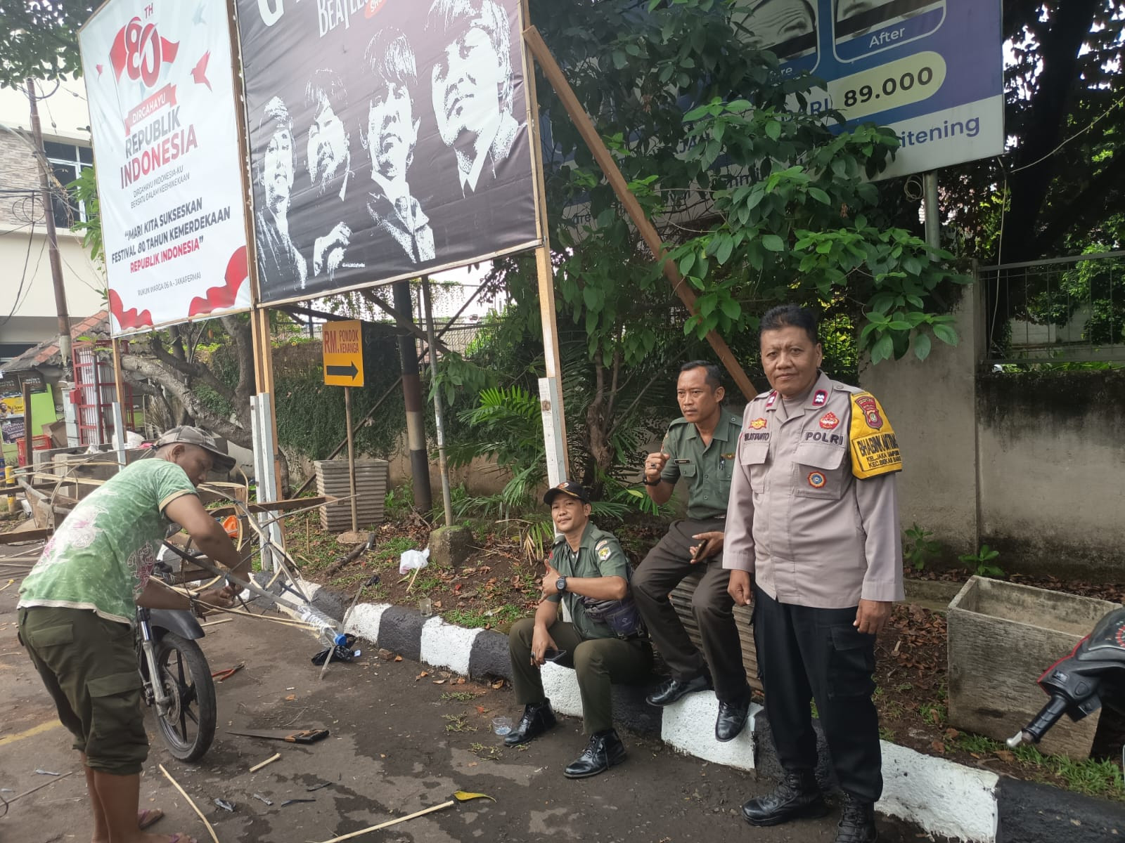 Bhabinkamtibmas Kelurahan Jakasampurna Laksanakan Patroli, Sambang, dan Silaturahmi Kamtibmas