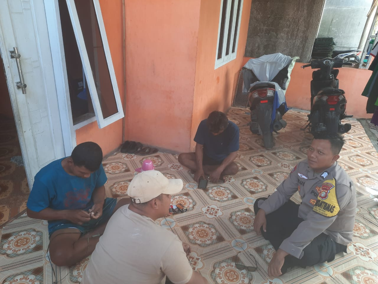 Sambang Warga Pulau Lancang, Bhabinkamtibmas Ajak Jaga Jakarta dan Kamtibmas Bersama