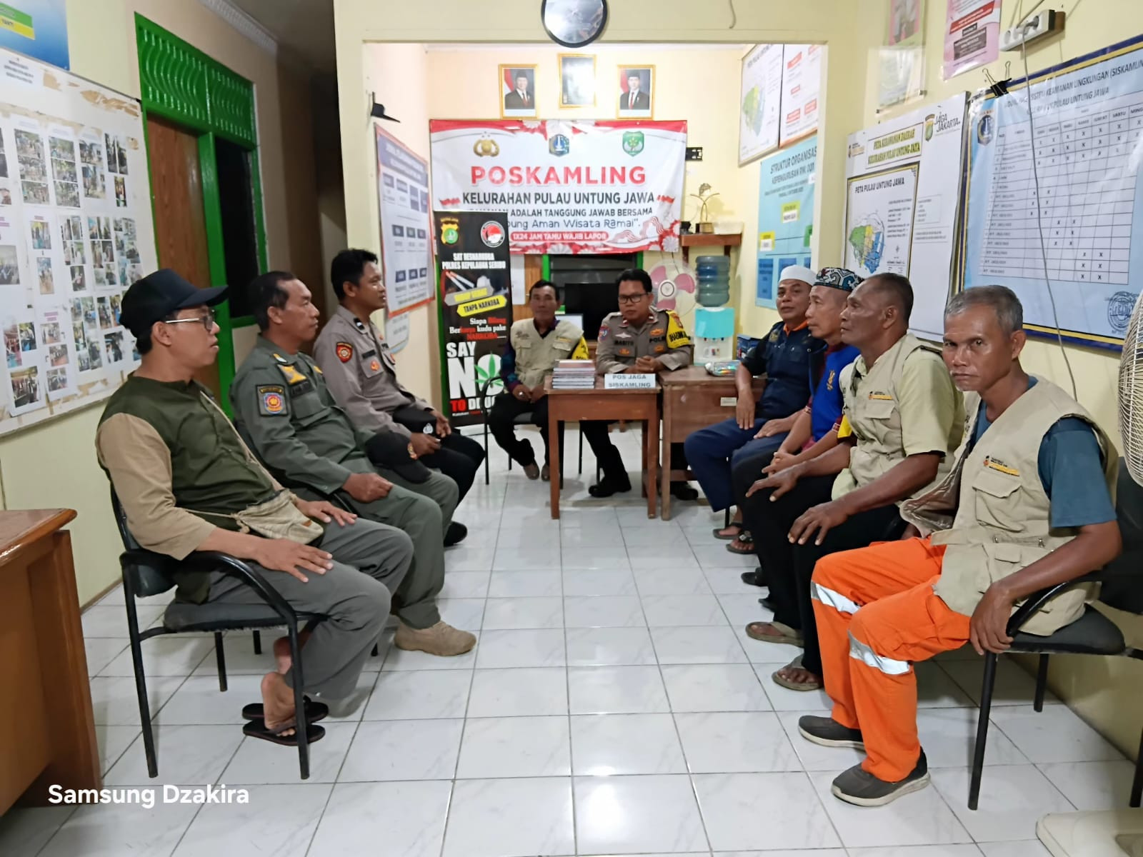 Patroli Malam di Pulau: Polsek Kepulauan Seribu Utara Ajak Warga Perkuat Keamanan Lingkungan