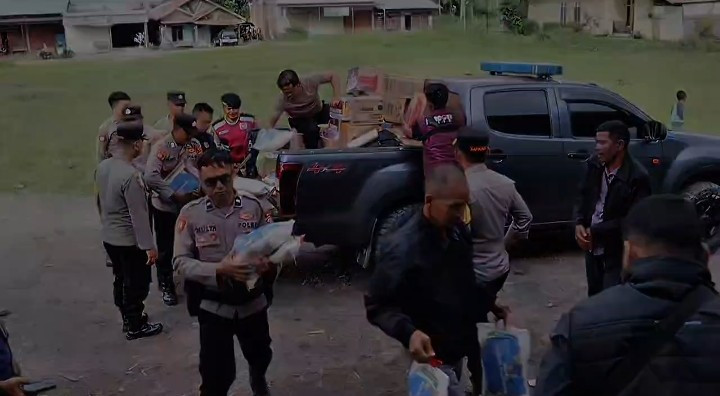 Kapolres Aceh Tengah Sapa Warga Pengungsi di Kecamatan Ketol, Salurkan Bantuan Kemanusiaan