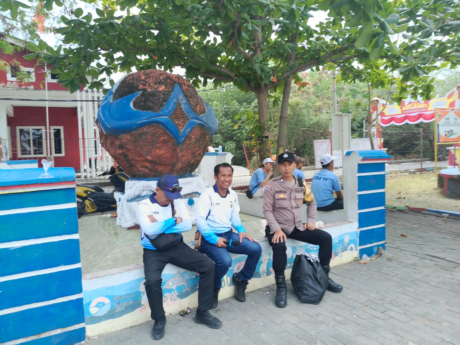 Jakarta On The Spot di Pulau Kelapa, Bhabinkamtibmas Sosialisasikan Layanan Polri 110 Gratis 24 Jam