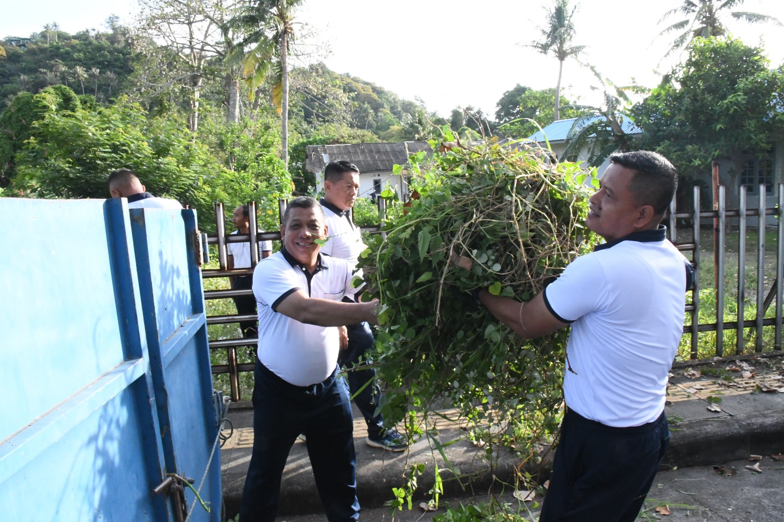 Lanal Sabang Bersama Forkopimda Kota Sabang Gelar Gotong Royong Bersih Pantai Paradiso dan Sabang Fair