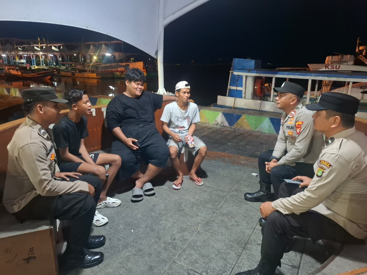 Jakarta On The Spot Dini Hari, Polsek Kepulauan Seribu Utara Gencarkan Sosialisasi Layanan Polisi 110