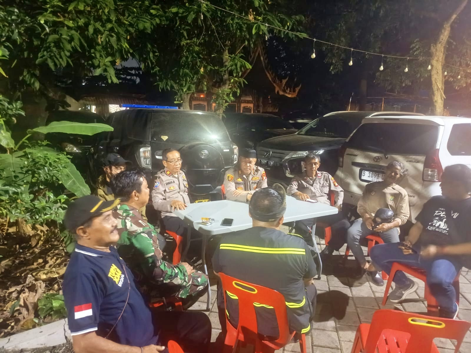 Ajak Warga Cegah Tawuran dan Judi Online : Jaga Jakarta On The Spot Kapolsek Bekasi Barat Di  Kampung Dua Jakasampurna