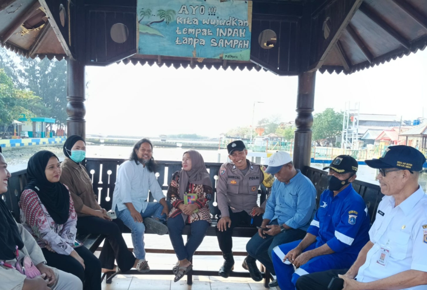 Jakarta On The Spot di Pulau Kelapa, Bhabinkamtibmas Ajak Warga Manfaatkan Layanan Polri 110