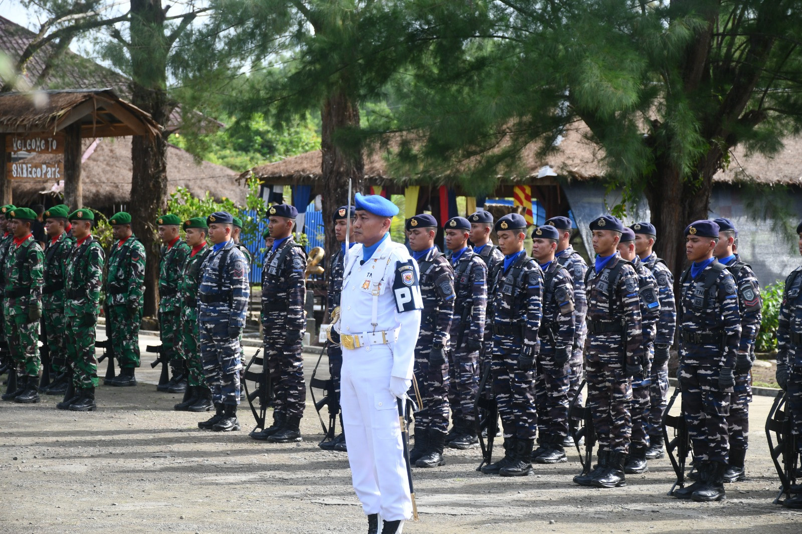 Danlanal Simeulue Pimpin Upacara Peringatan HUT Ke-80 TNI AL di Lapangan Apel Mako Lanal Simeulue