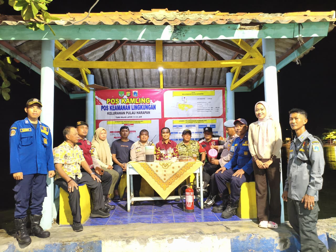 Sinergi TNI-Polri dan Stakeholder, Patroli Malam Gabungan Polsek Kepulauan Seribu Utara Cegah Guantibmas dan Sosialisasikan Layanan 110