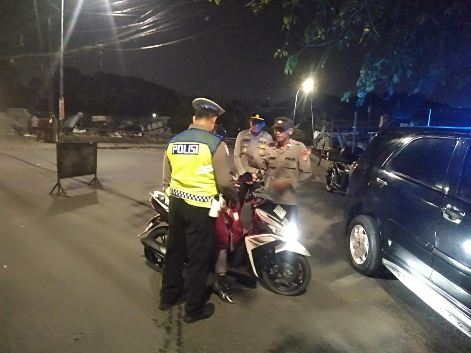Jaga Jakarta On The Spot Polsek Bekasi Barat : Intensifkan Patroli dan Razia Stasioner Berikan Rasa Aman kepada Masyarakat