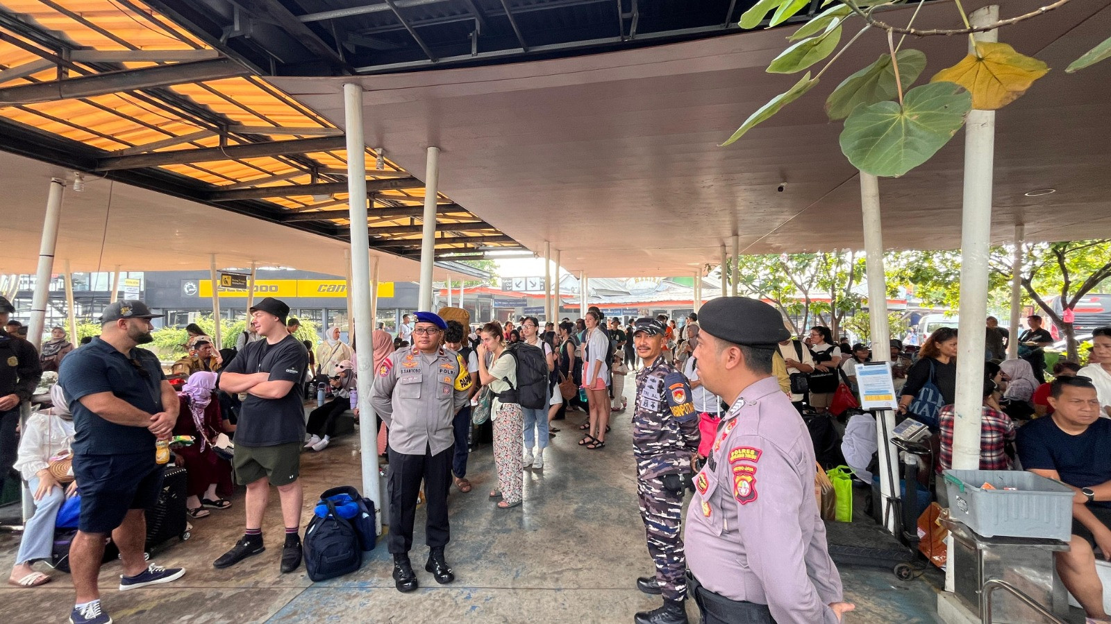 Polres Kepulauan Seribu Bersama TNI Amankan Keberangkatan Wisatawan di Marina Ancol