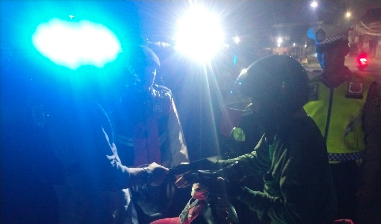 Cegah Gangguan Kamtibmas, Polisi Gelar Razia Stasioner dan Patroli Mobile di Bekasi Barat