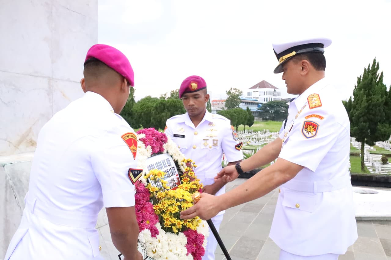 Sambut Hari Jadi Ke- 80 TNI AL, Kodaeral I Laksanakan Ziarah Rombongan ke TMP Bukit Barisan