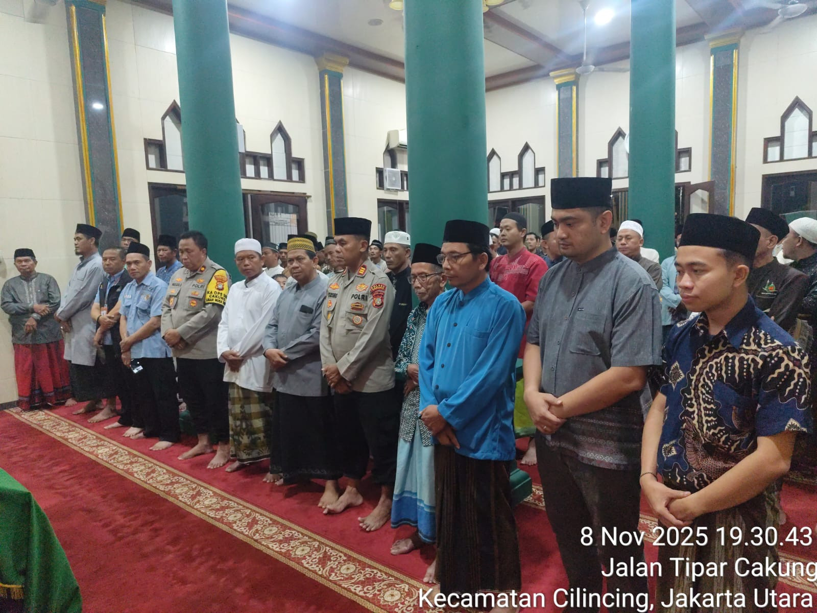 Wujud Duka atas Gugurnya Penjaga Jakarta, Kapolsek Cakung Hadiri Pemakaman dan Berikan Santunan kepada Keluarga Duka