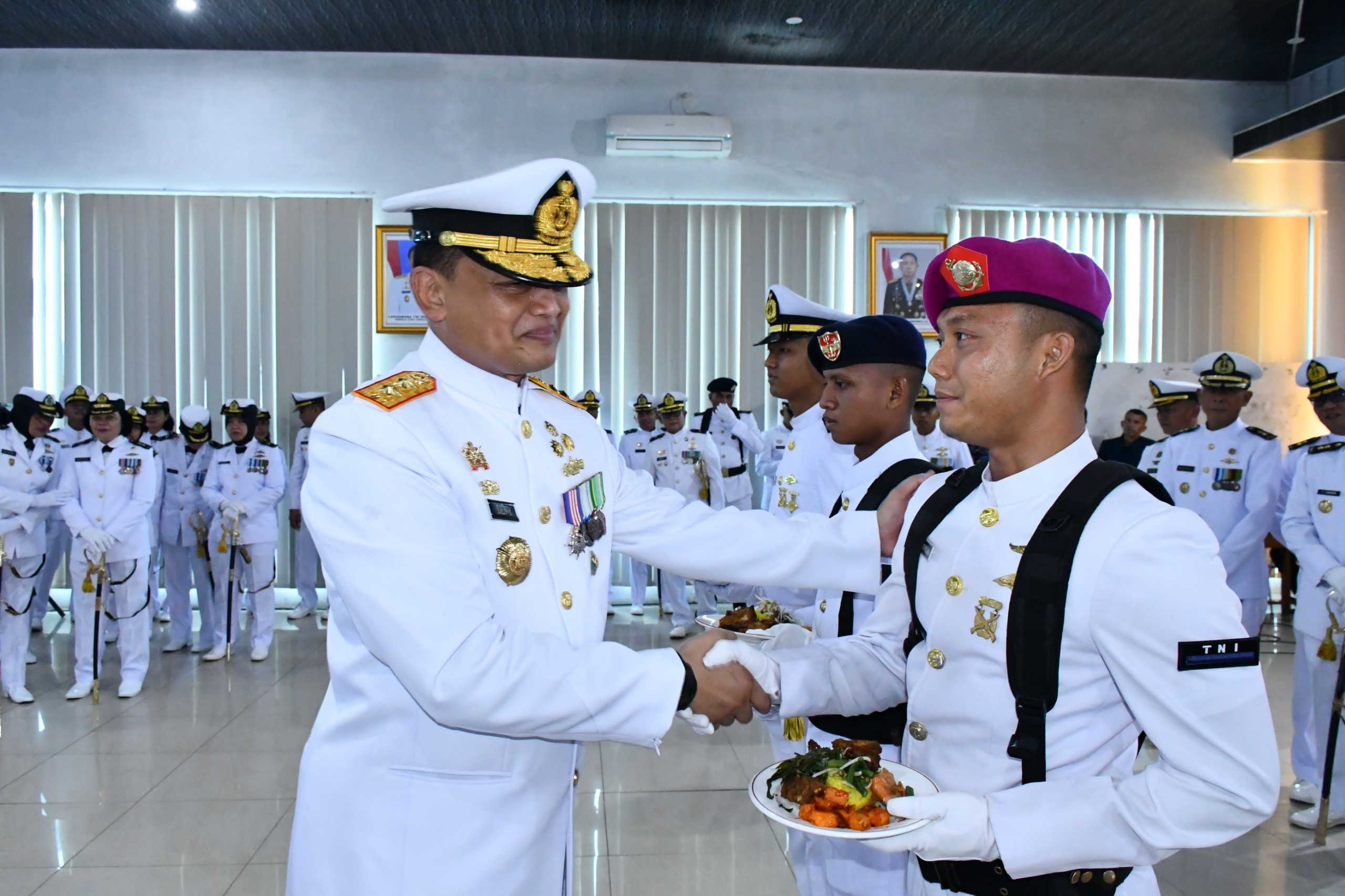 Komandan Kodaeral I  Pimpin Upacara HUT Ke-80 TNI AL