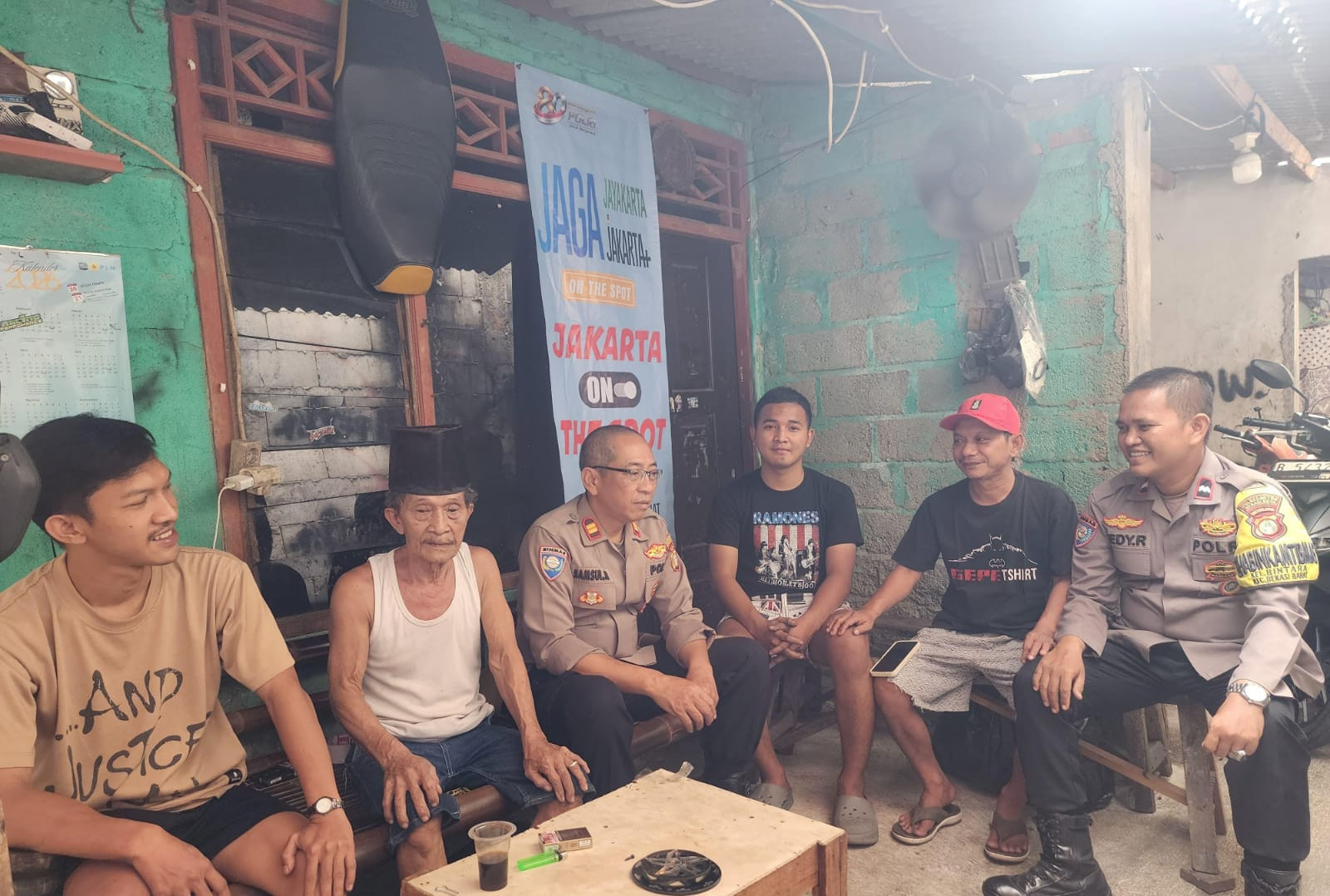 Jaga Jakarta On The Spot, Kanit Binmas Polsek Bekasi Barat Sambangi Warga Pengasinan Bintara, Sampaikan Pesan Kamtibmas