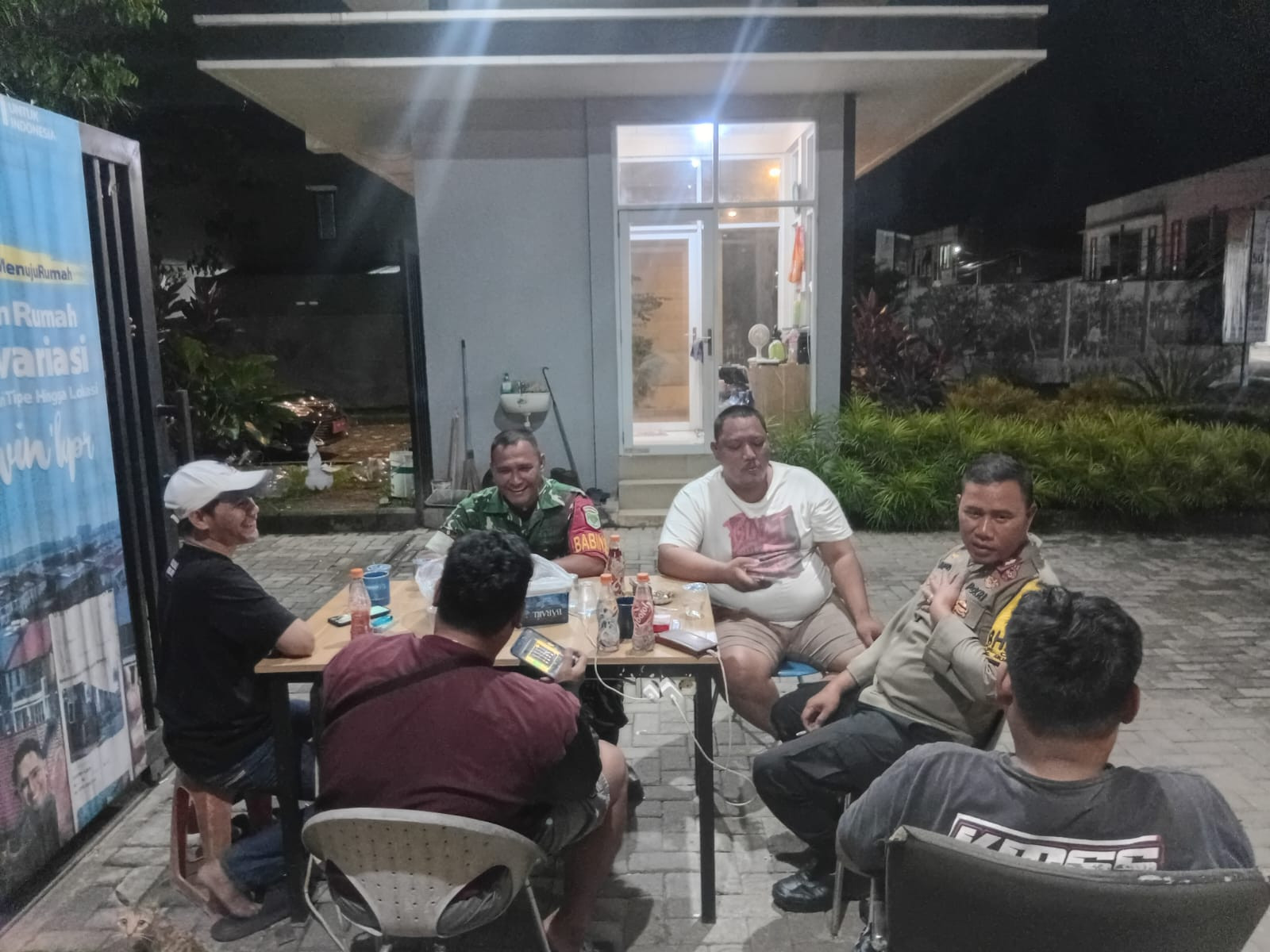 Ciptakan Rasa Aman, TNI-Polri di Bekasi Gelar 'Kongko Kamtibmas' bareng Warga Cimuning