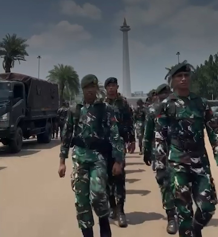 TNI AD Gelar Patroli Siang, Tegaskan Komitmen “Bersama Saling Menjaga”