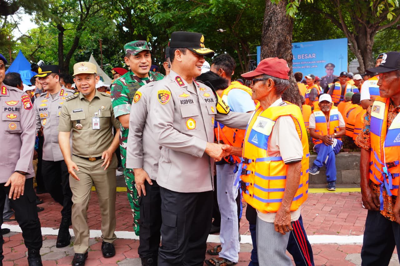 Kapolda Metro Jaya Pimpin Apel 1.000 Nelayan Kamtibmas di Kepulauan Seribu