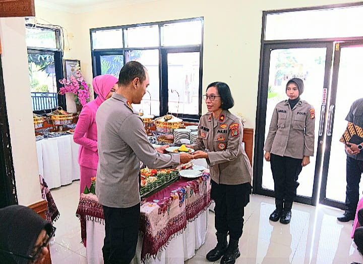 HUT Polwan ke-78, Polwan Polres Metro Bekasi Kota Gelar Syukuran dan Doa Bersama di Pekayon