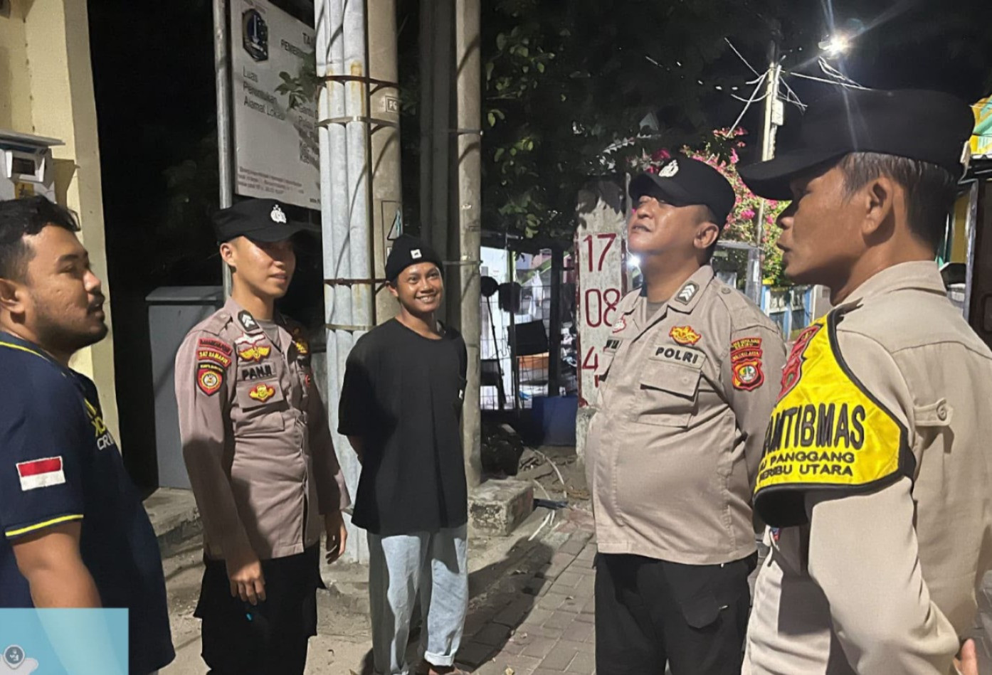 Layanan Polisi 110 Disosialisasikan dalam Patroli Malam, Polsek Kepulauan Seribu Utara Perkuat Kehadiran Polisi