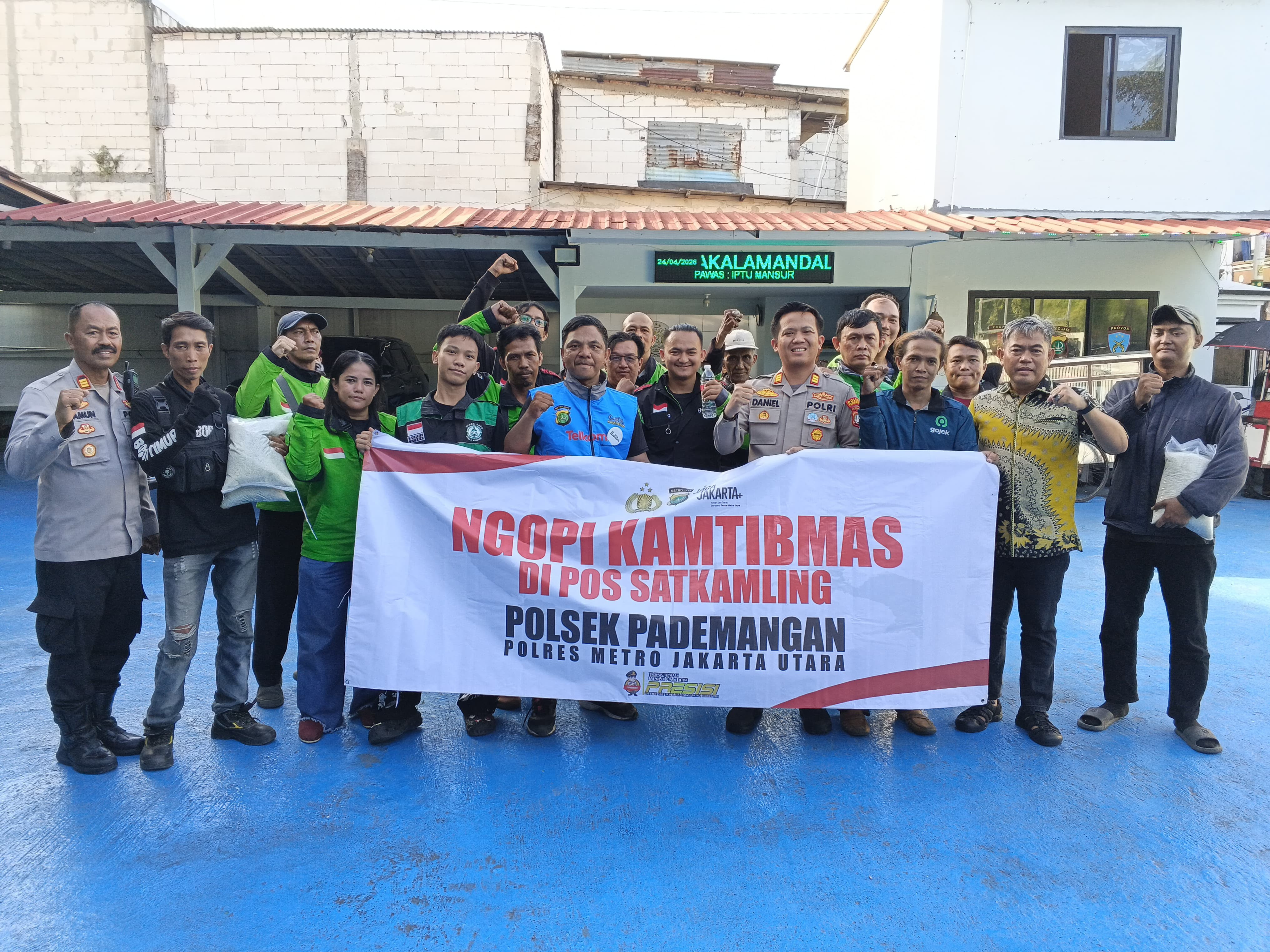 Polsek Pademangan Gelar Jum’at Peduli dan Ngopi Kamtibmas Bersama Ojol, Perkuat Sinergi Jaga Wilayah