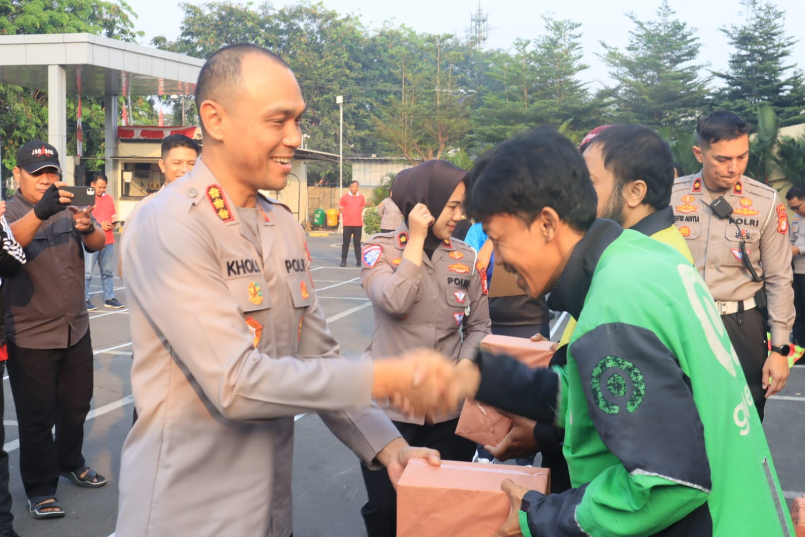Polres Metro Bekasi Kota Rangkul Ojol, Hadirkan Layanan Servis Motor Gratis hingga Lomba Tradisional Meriahkan Pekan Kemitraan