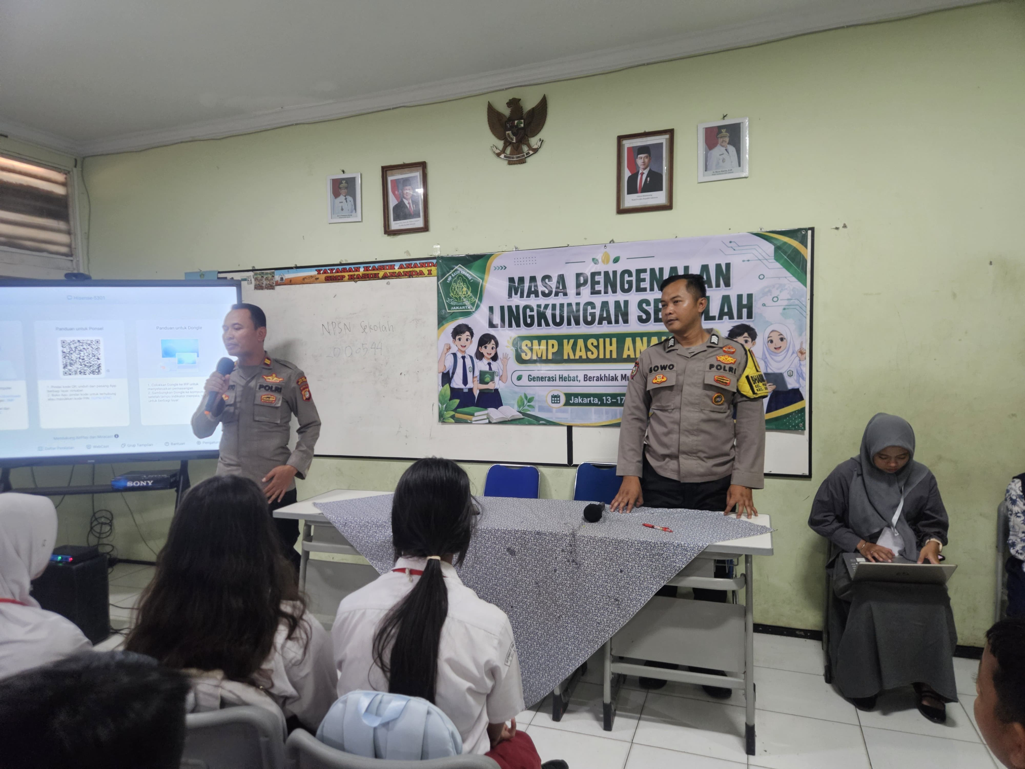 Polsek Kelapa Gading Berikan Edukasi Bahaya Narkoba kepada Siswa Baru SMP Kasih Ananda dalam Kegiatan MPLS